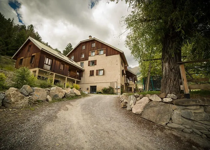 Les Moineaux D'hotes Apartment Jausiers